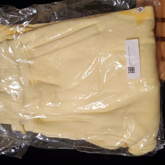 Jeffree Star Lounge Canary High How Are You Joggers Medium - Picture 2 of 5